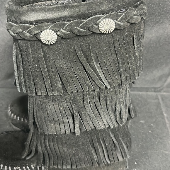 Minnetonka Kid’s 3 layer Fringe Black Boot (2937) - Picture 5 of 6